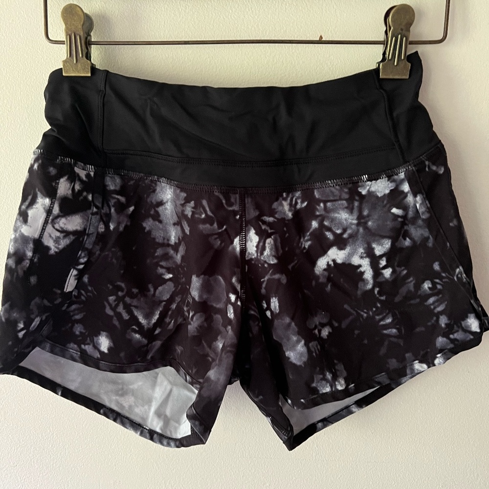 Lululemon Speed Short 4”  Black and White  Lined Sz 2